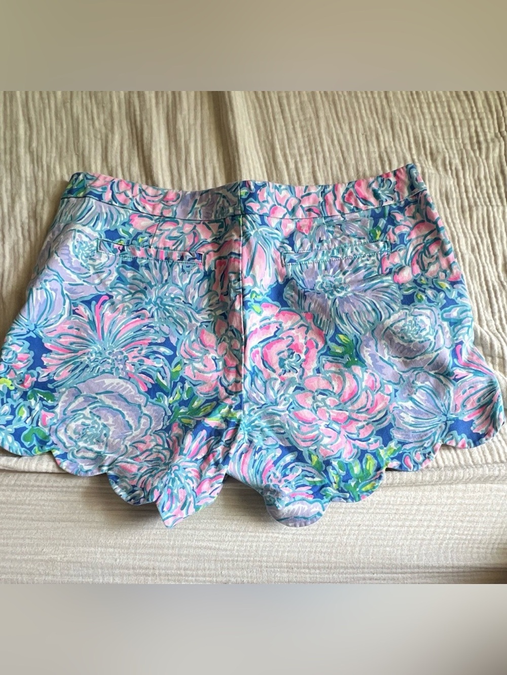 🌸 Lilly Pulitzer Buttercup Scalloped Stretch Shorts "In Full Bloom" Size 18 EUC